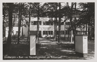 130568 Gezicht op het Rust- en Herstellingsoord De Blauwvoet (Arnhemsebovenweg 133) te Driebergen-Rijsenburg.